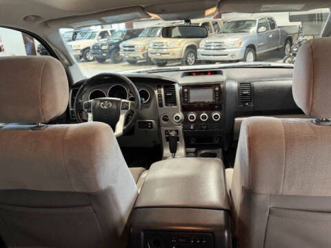 2016 Toyota Sequoia SR5