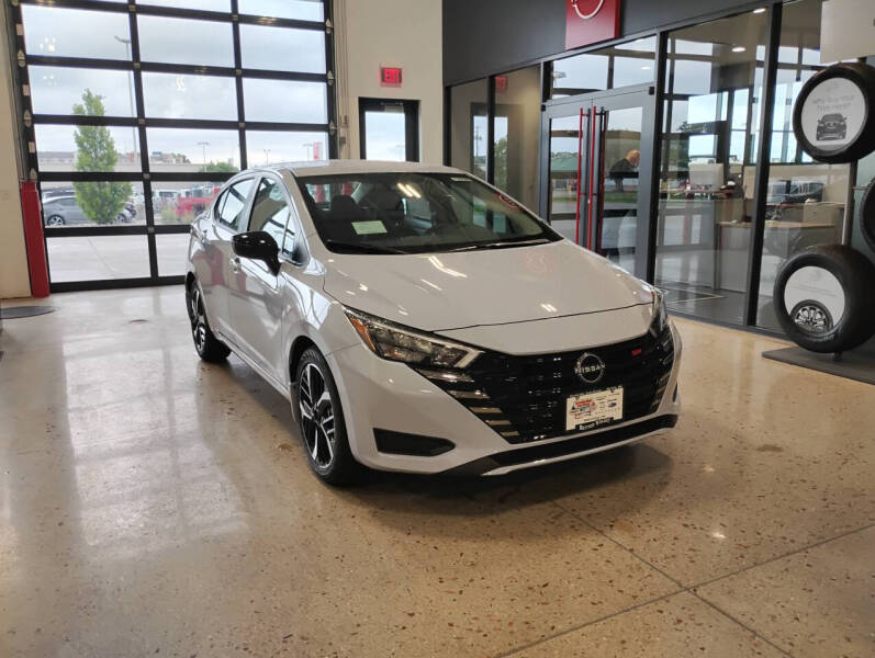 2025 Nissan Versa SR