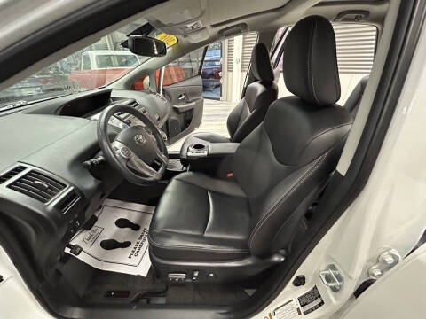 2016 Toyota Prius v Five