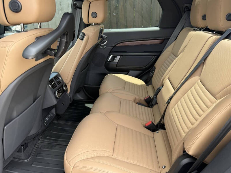 2025 Land Rover Discovery P300 Dynamic SE