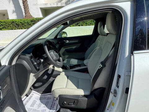 2024 Volvo XC40 B5 Plus Bright Theme