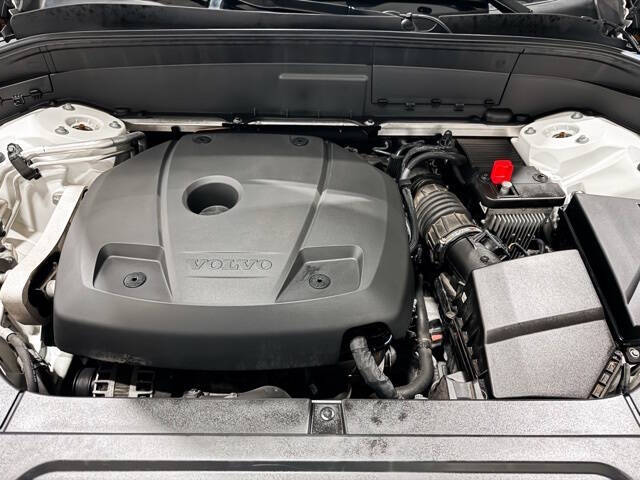 2021 Volvo XC90 T6 Momentum 7-Passenger