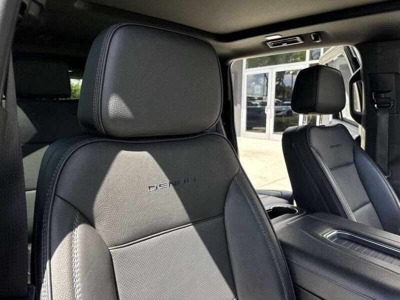 2023 GMC Yukon XL Denali