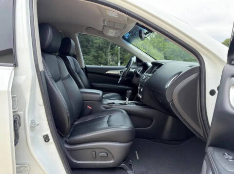 2017 Nissan Pathfinder SL