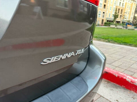 2004 Toyota Sienna XLE 7 Passenger