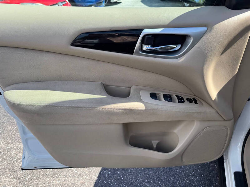 2013 Nissan Pathfinder SV