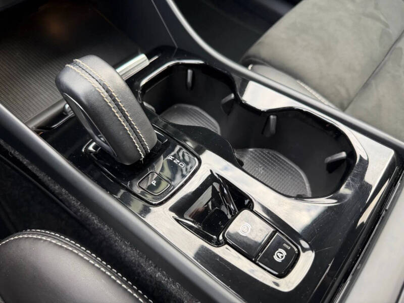 2021 Volvo XC40 T5 R-Design