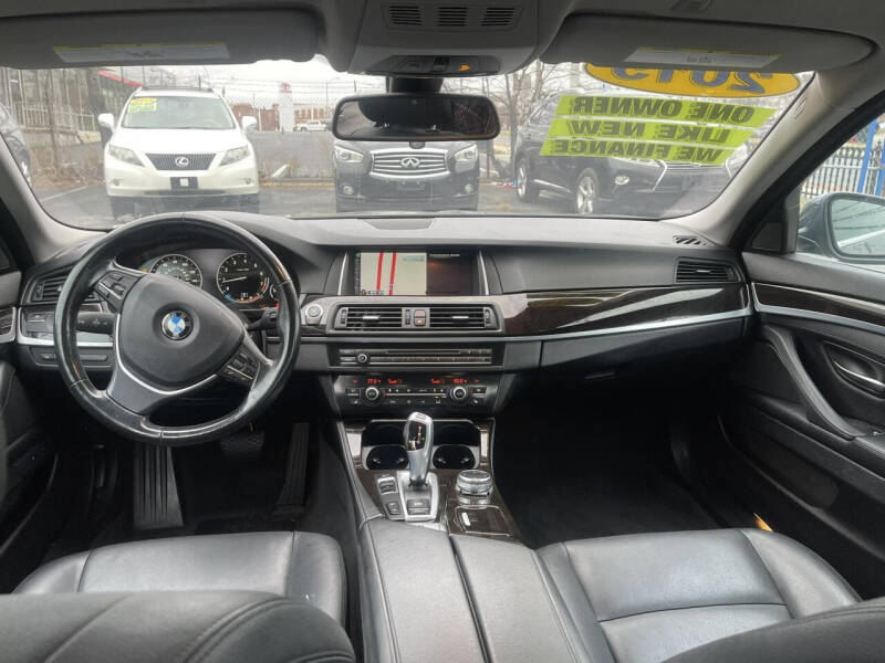 2015 BMW 5 Series null photo 19