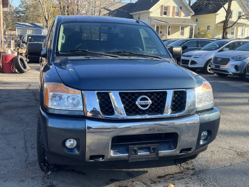 2014 Nissan Titan SV's photo
