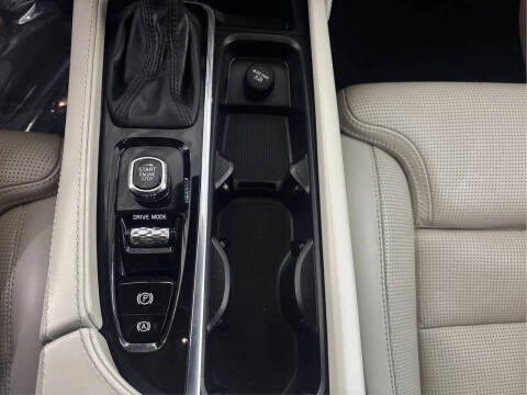 2020 Volvo XC90 T6 Inscription 6-Passenger