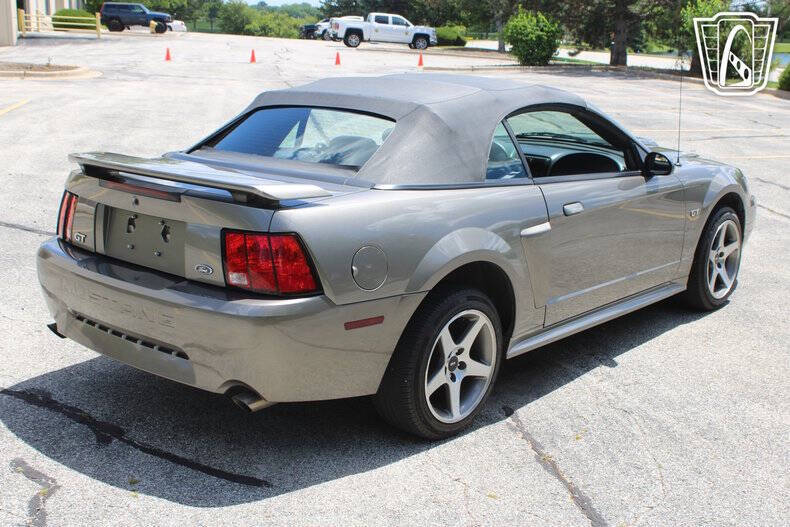2002 Ford Mustang GT Deluxe