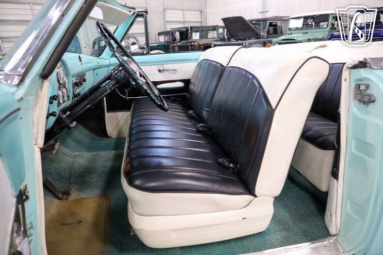 1953 Ford Crestline