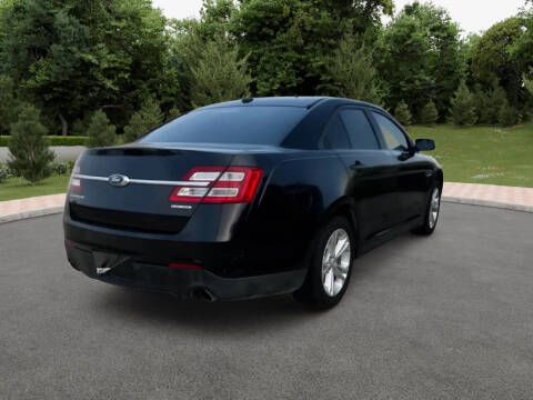 2016 Ford Taurus SE