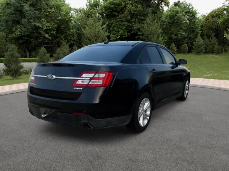 2016 Ford Taurus SE