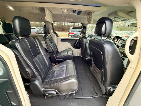 2016 Chrysler Town and Country Touring