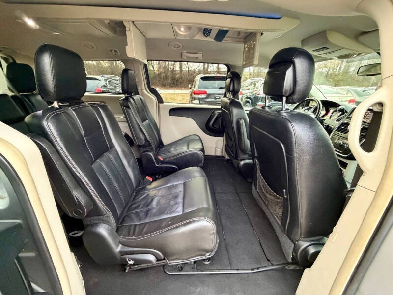 2016 Chrysler Town and Country Touring