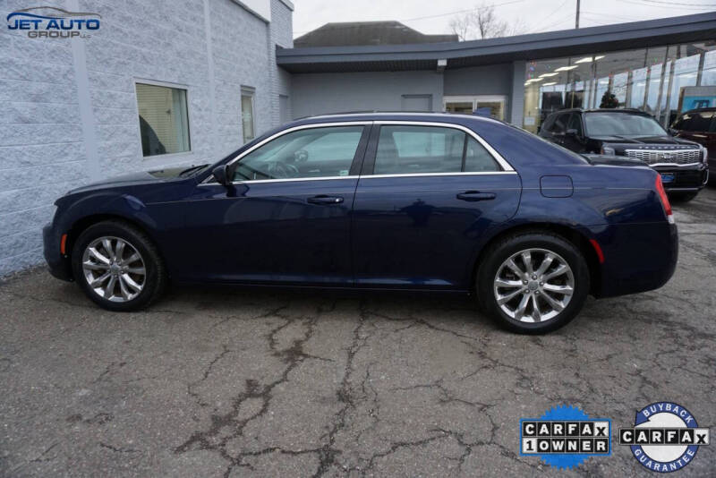 2015 Chrysler 300 Limited