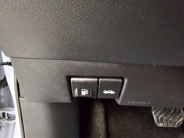 2023 Nissan Versa SR