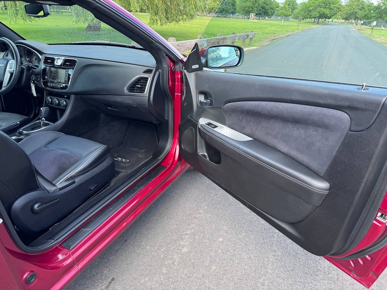 2014 Chrysler 200 16