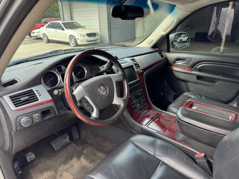 2011 Cadillac Escalade Luxury