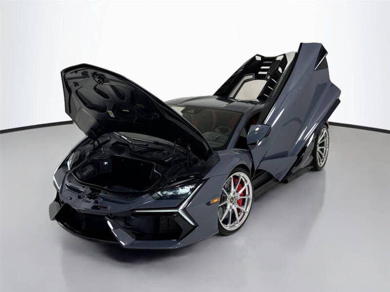 2024 Lamborghini Revuelto