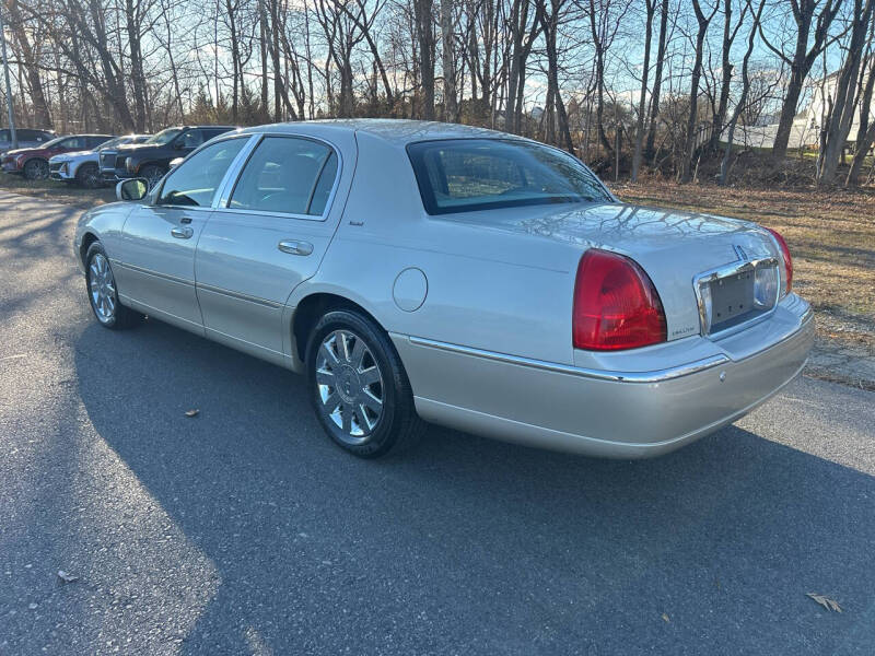 2005 Lincoln Town Car Signature Limited