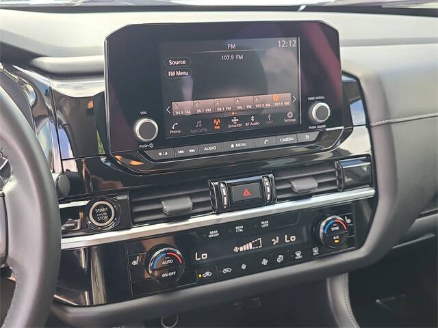 2022 Nissan Pathfinder SV