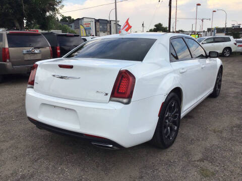 2018 Chrysler 300 S