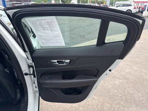 2023 Volvo S60 B5 Plus Black Edition
