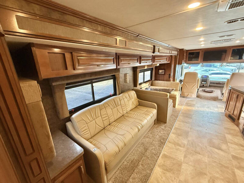 2014 Fleetwood RV Bounder 33’ Double Slide!!!!