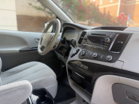 2012 Toyota Sienna LE 8-Passenger