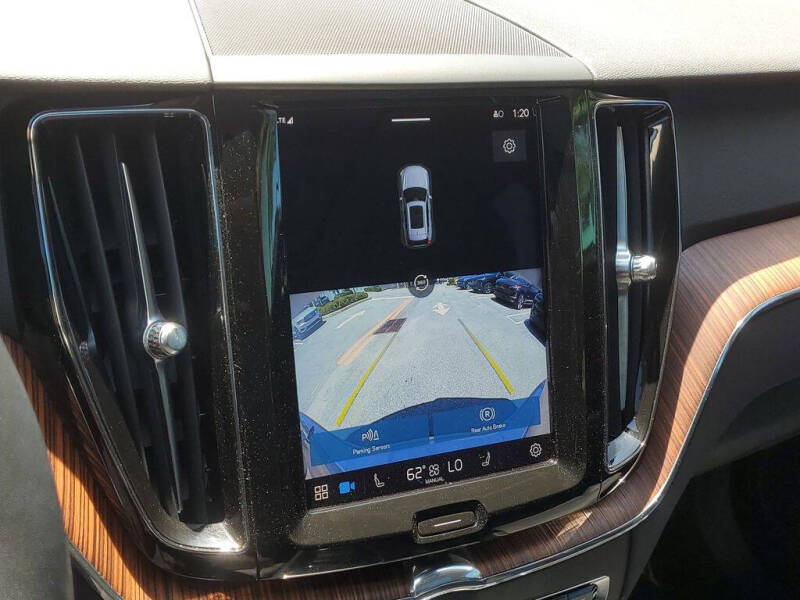 2023 Volvo XC60 B5 Plus Dark Theme