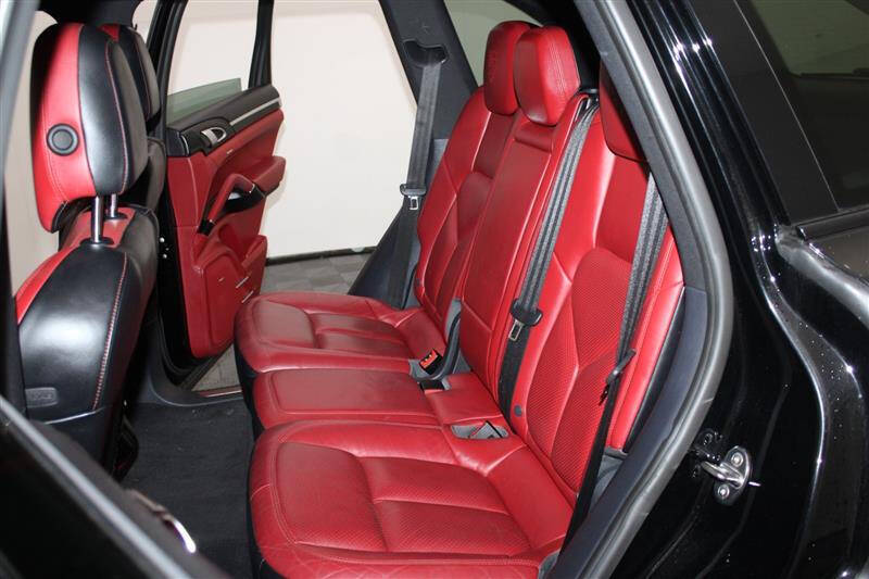 2017 Porsche Cayenne Platinum Edition