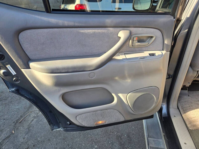 2003 Toyota Sequoia SR5