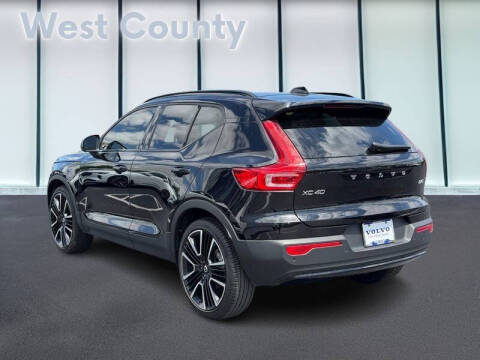 2025 Volvo XC40 B5 Ultra Dark Theme
