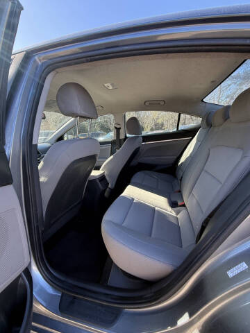 2019 Hyundai Elantra SE