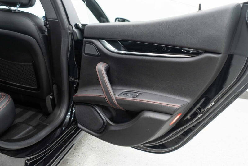 2022 Maserati Ghibli Modena Q4