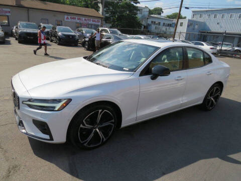 2024 Volvo S60 B5 Plus Dark Theme