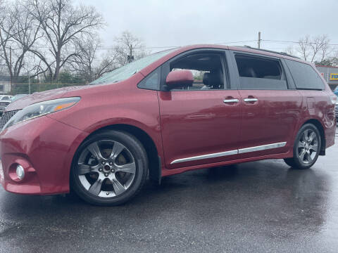 2016 Toyota Sienna for sale at Beckham's Used Cars in Milledgeville GA