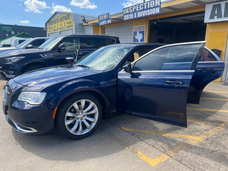 2017 Chrysler 300 Limited