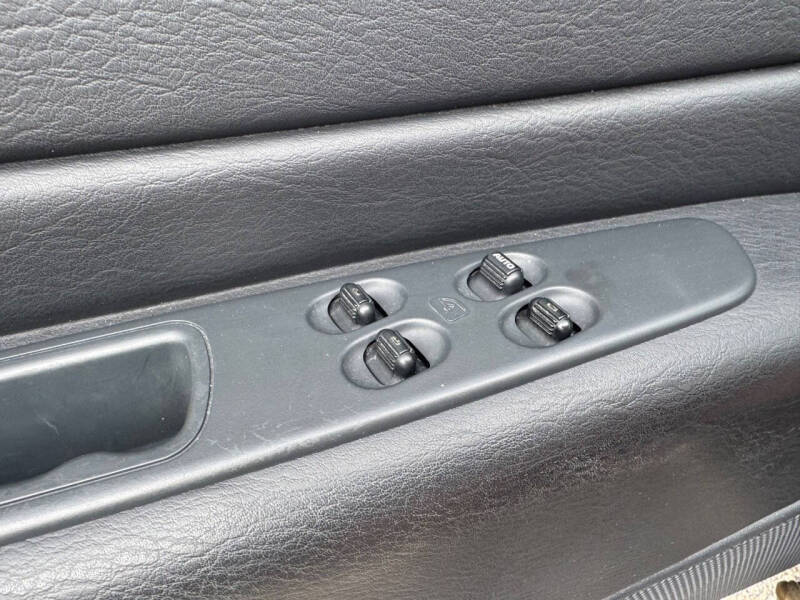 2004 Chrysler Sebring LXi