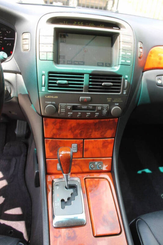 2004 Lexus LS 430