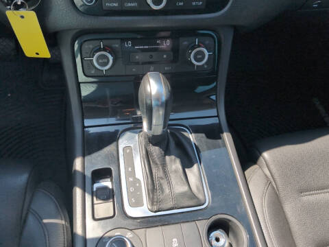 2012 Volkswagen Touareg VR6 Lux