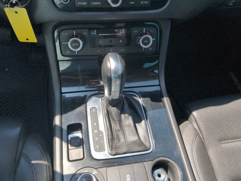 2012 Volkswagen Touareg VR6 Lux