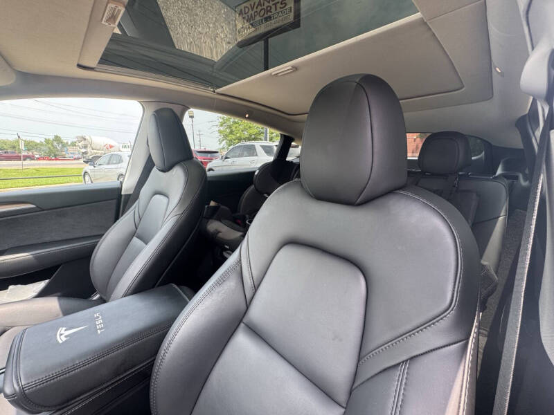 2024 Tesla Model Y Long Range - Photo 2