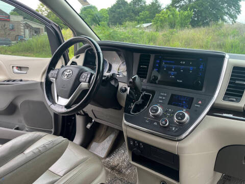 2016 Toyota Sienna XLE Premium 8-Passenger