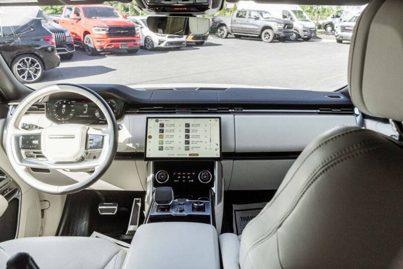 2023 Land Rover Range Rover P530 SE