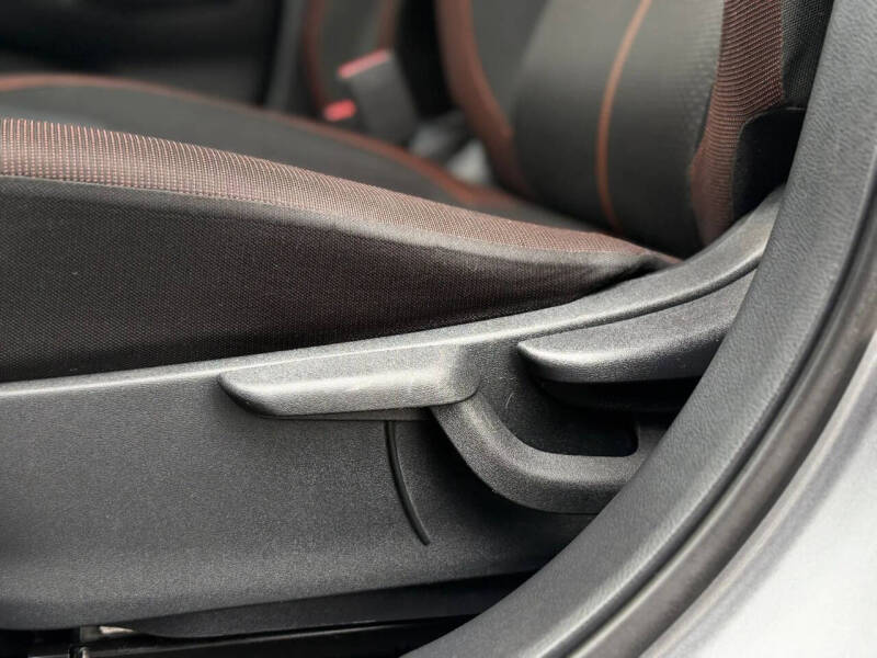 2020 Nissan Versa SR