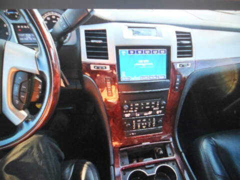 2011 Cadillac Escalade Luxury