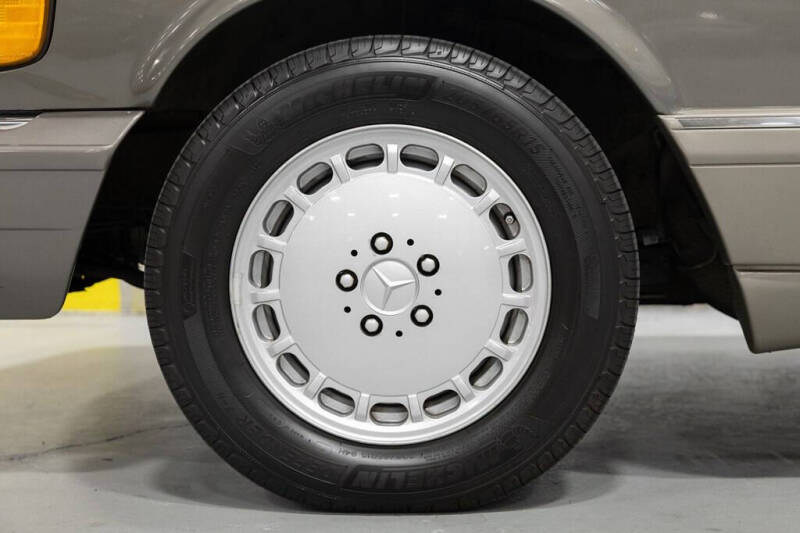 1988 Mercedes-Benz 560-Class 560 SEL